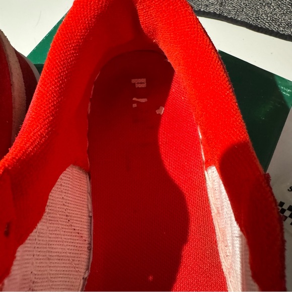 Puma Suede Jr. size 7y “high risk red”  LOOKS NEW - Picture 9 of 15